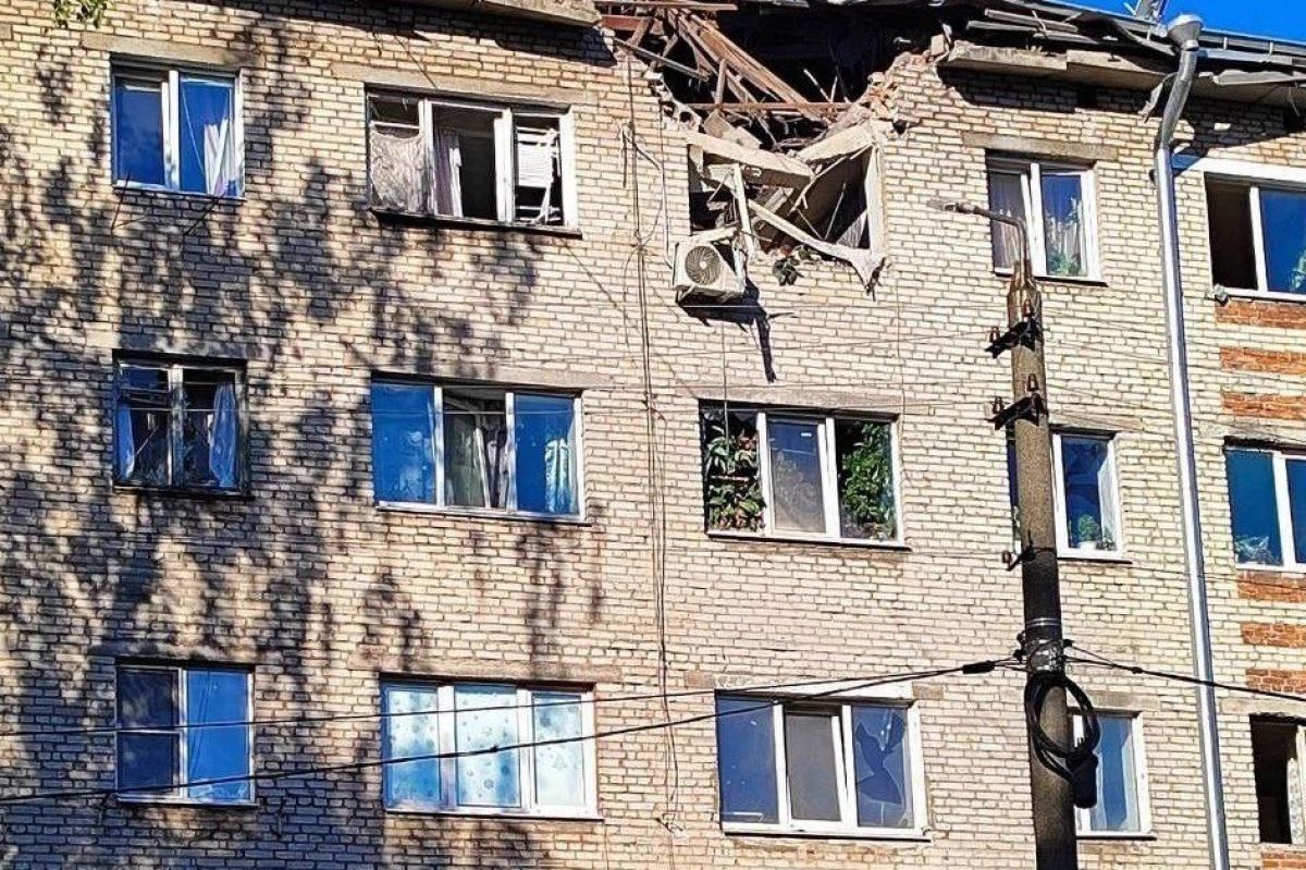 Украинский беспилотник повредил общежитие на улице Металлургов в Туле