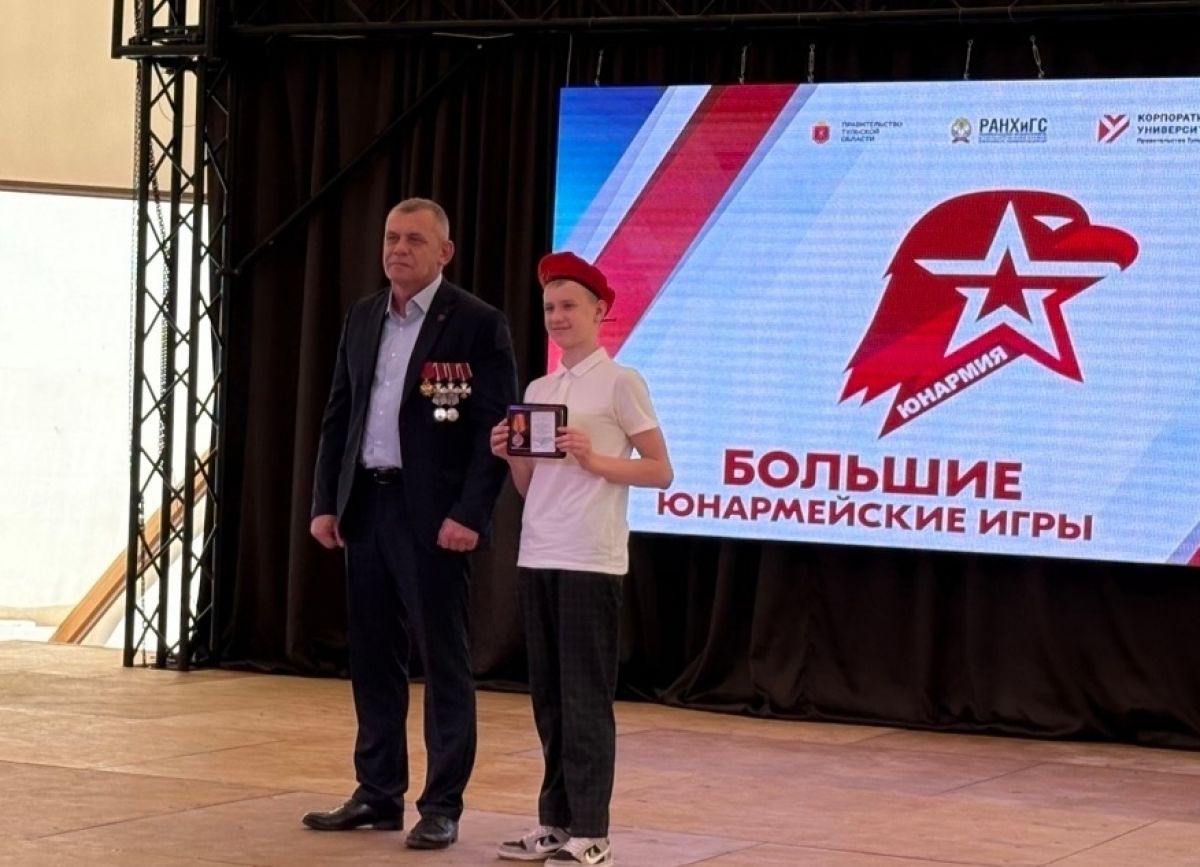 Октябрьским юнармейцам вручили нагрудный знак «Юнармейская доблесть»