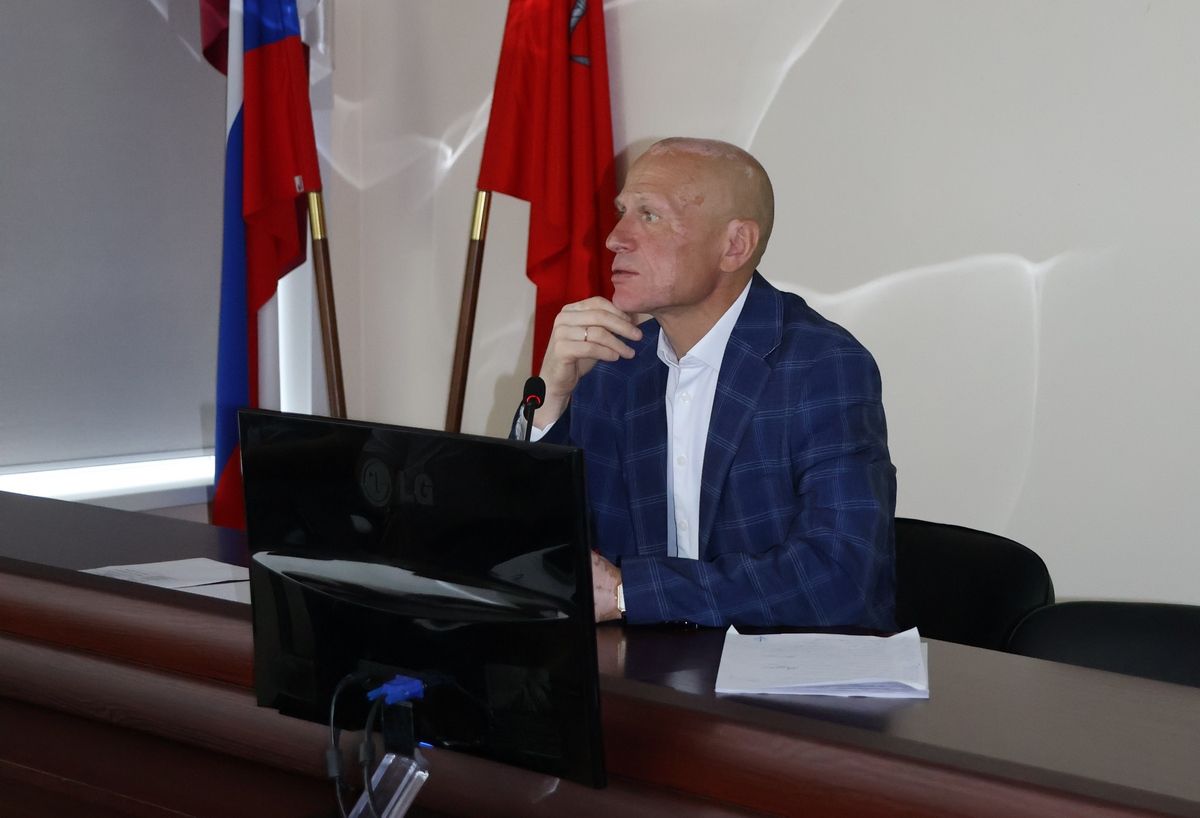 Глава администрации поздравил киреевчан с Днём Октябрьской революции Глава администрации поздравил киреевчан с Днём Октябрьской революции