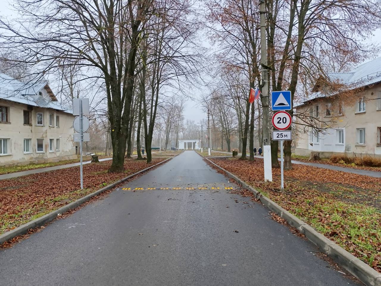 На главной улице посёлка Октябрьский усилили безопасность движения На главной улице посёлка Октябрьский усилили безопасность движения