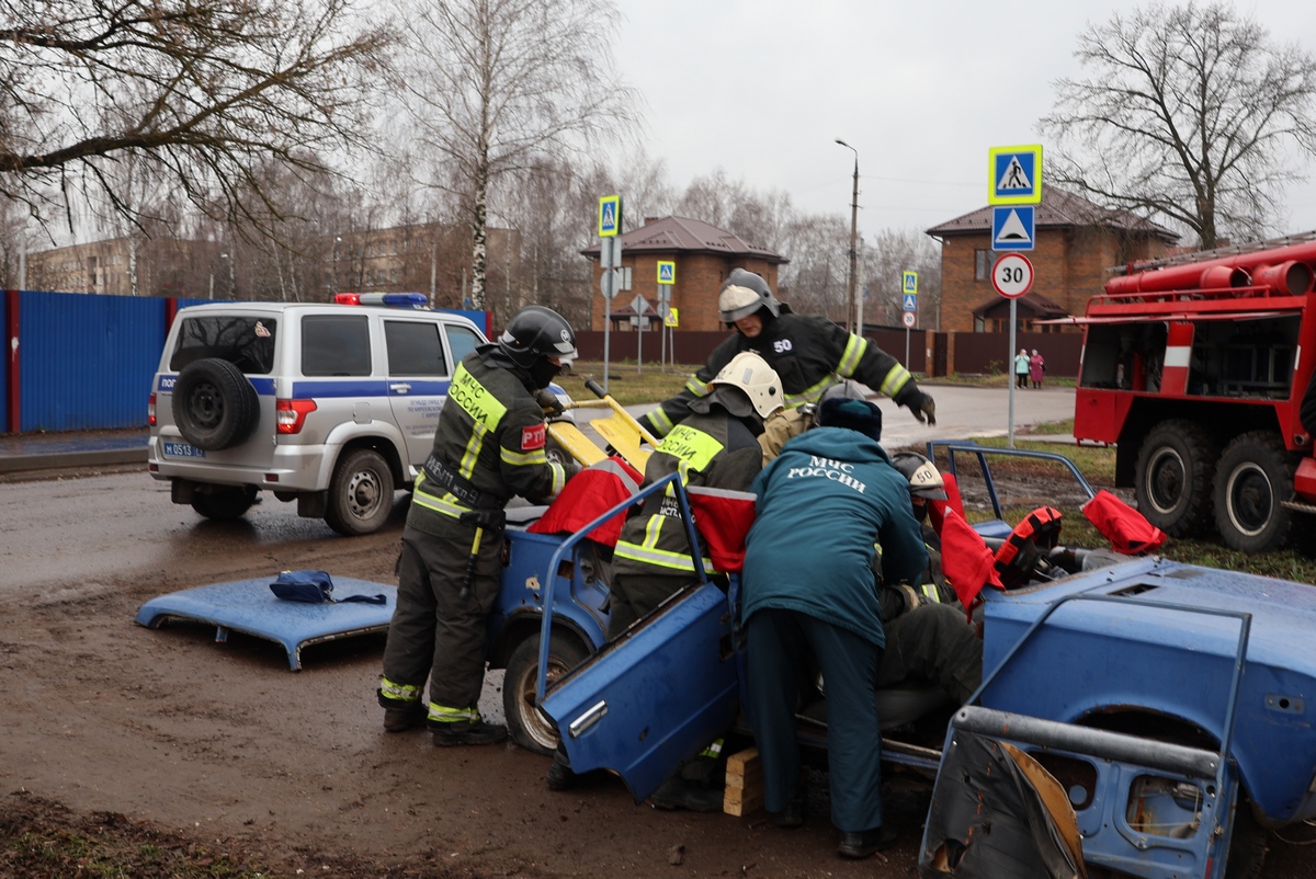 Как проходили учения по ликвидации ДТП в Киреевском пожарно-спасательном гарнизоне. Фоторепортаж