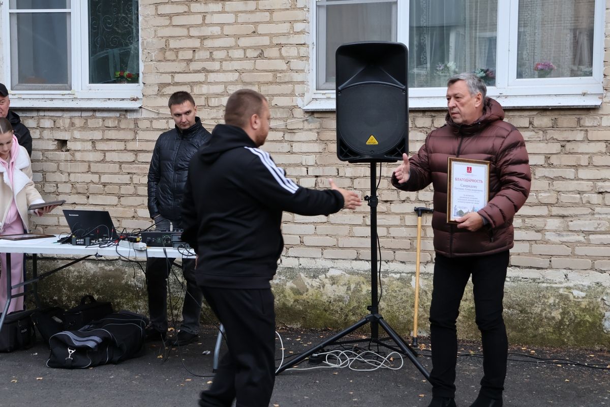 Вадим Комаров наградил активистов на празднике двора на улице Льва Толстого в Киреевске