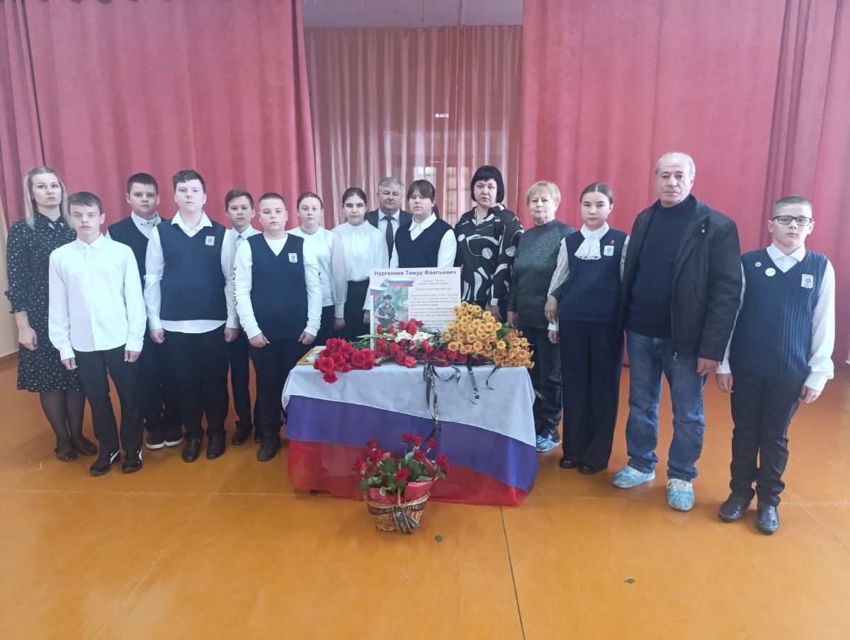 В Приупской школе открыли памятную доску погибшему ученику В Приупской школе открыли памятную доску погибшему ученику
