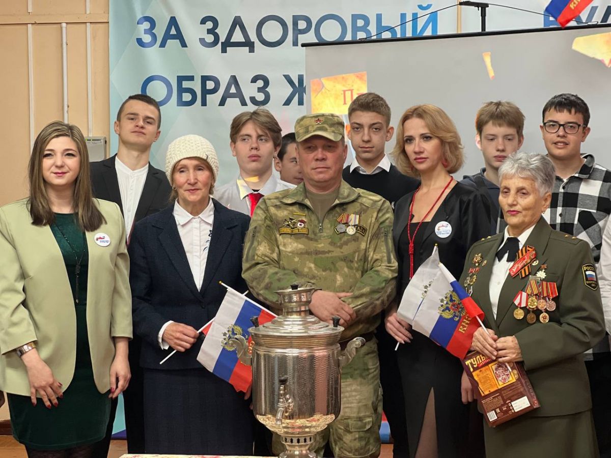 Подопечный фонда «Защитники Отечества» к Дню народного единства встретился со школьниками Подопечный фонда «Защитники Отечества» к Дню народного единства встретился со школьниками