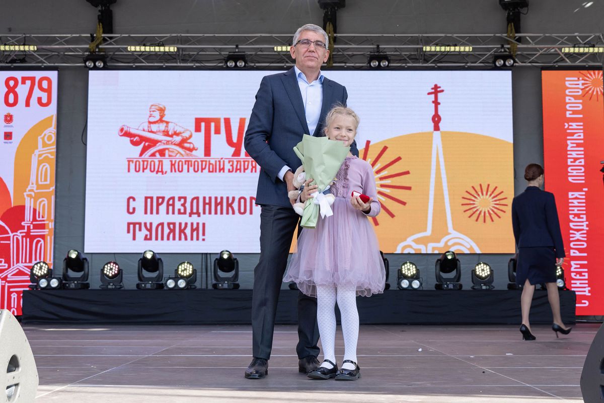 Дмитрий Миляев вручил знаки ГТО на праздновании Дня города Тулы и Тульской области