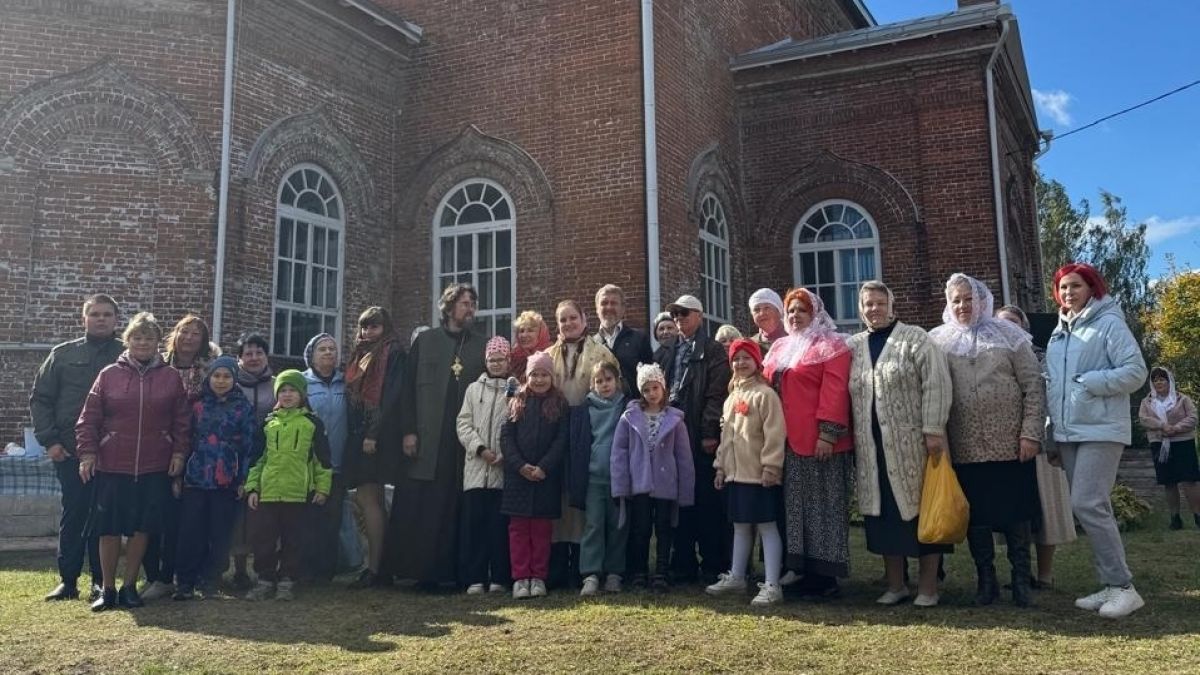 В храме «Воскресения Словущего» села Долгое прошёл престольный праздник