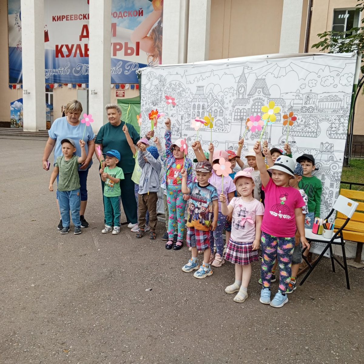 Любовь Матвеевская провела творческое мероприятие для дошкольников на площади Ленина