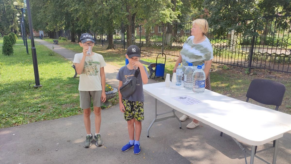 В Бородинском раздают бесплатно питьевую воду