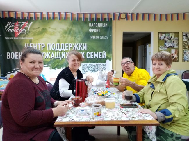 Жители Круглянского вновь закупили сладости для ребят в зону СВО