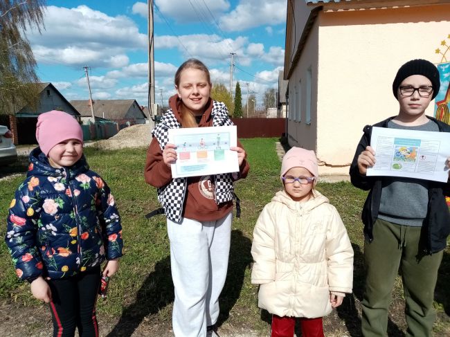 Сотрудники Подосиновского дома культуры провели акцию «Безопасность детей на СИМ и самокатах»