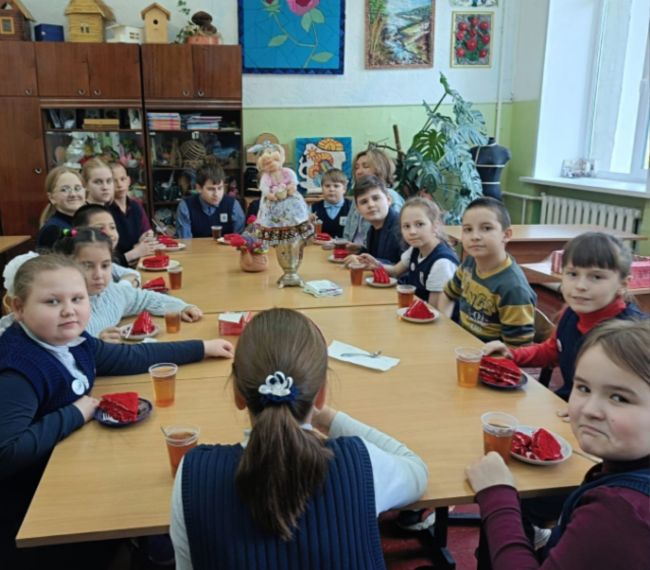 Приупские мальчишки и девчонки узнали историю чая в России