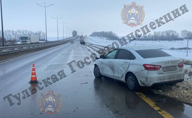 На автодороге М-4 «Дон» Киреевского района столкнулись две легковушки