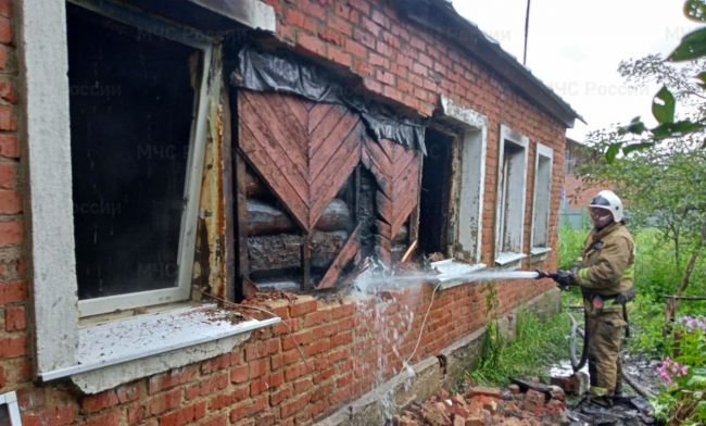 В Приупском при пожаре в жилом доме пострадал человек