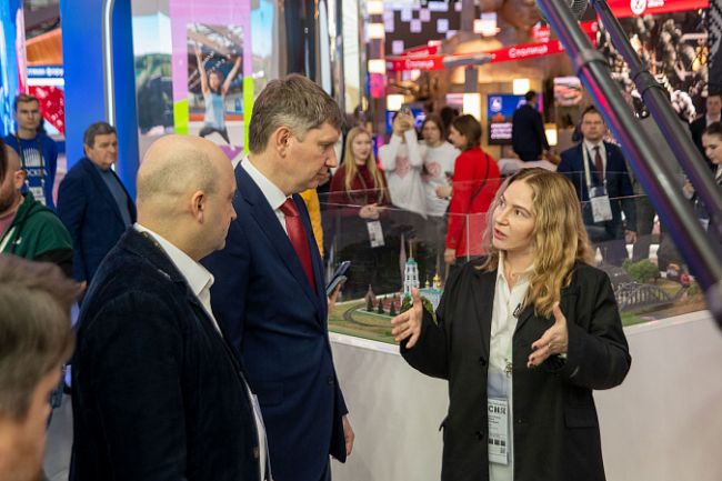Министр экономического развития РФ Максим Решетников посетил стенд Тульской области на выставке «Россия»