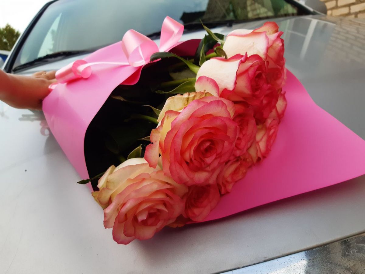 Купить букет цветов с доставкой по Казани: удобство и радость в каждом лепестке