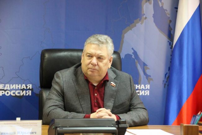 Николай Воробьев поздравил работников торговли