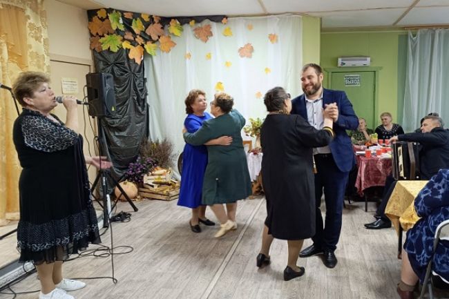 Нам года - не беда, коль душа молода!