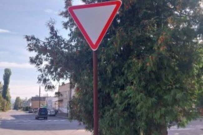 В Одоевском районе были установлены выцветшие дорожные знаки