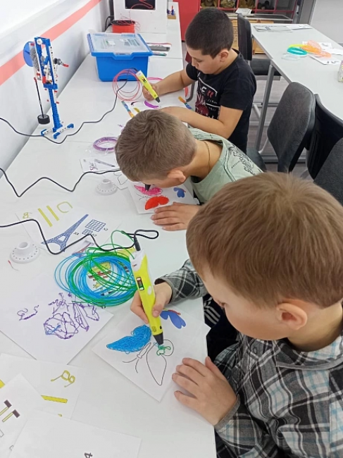 Ученики Самарской школы осваивают рисование 3D-ручкой