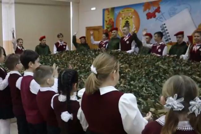 Ученики Белевской школы №1 вносят свой вклад в помощь нашим военнослужащим