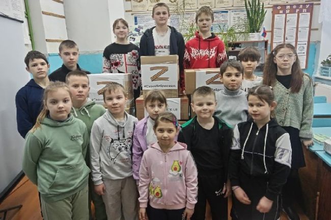 Учащиеся Крестовской школы собрали гуманитарную помощь российским солдатам