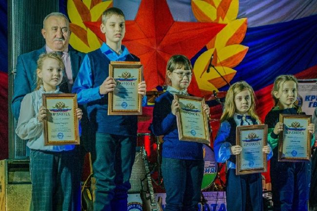 В Куркино прошел праздничный концерт «Служить России» В Куркино прошел праздничный концерт «Служить России»