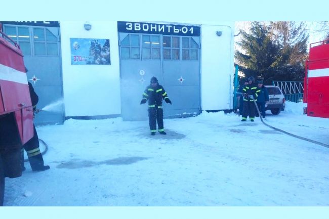 Куркинские пожарные проводили коллегу на пенсию