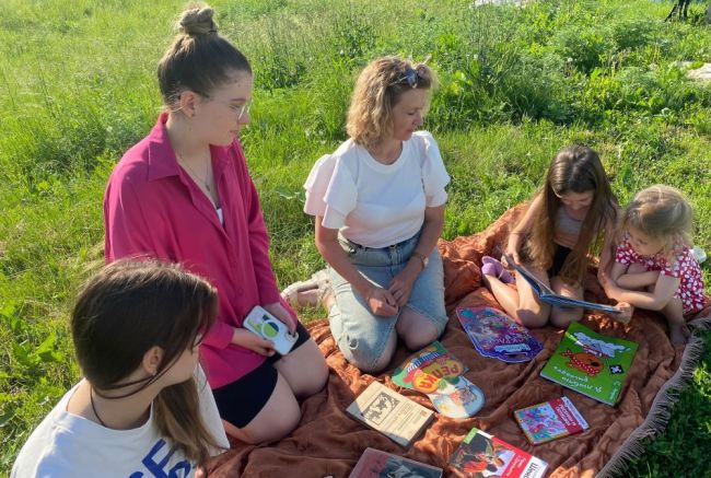 В Сергиевском прошли посиделки на библиотечной полянке «Лето без скуки»