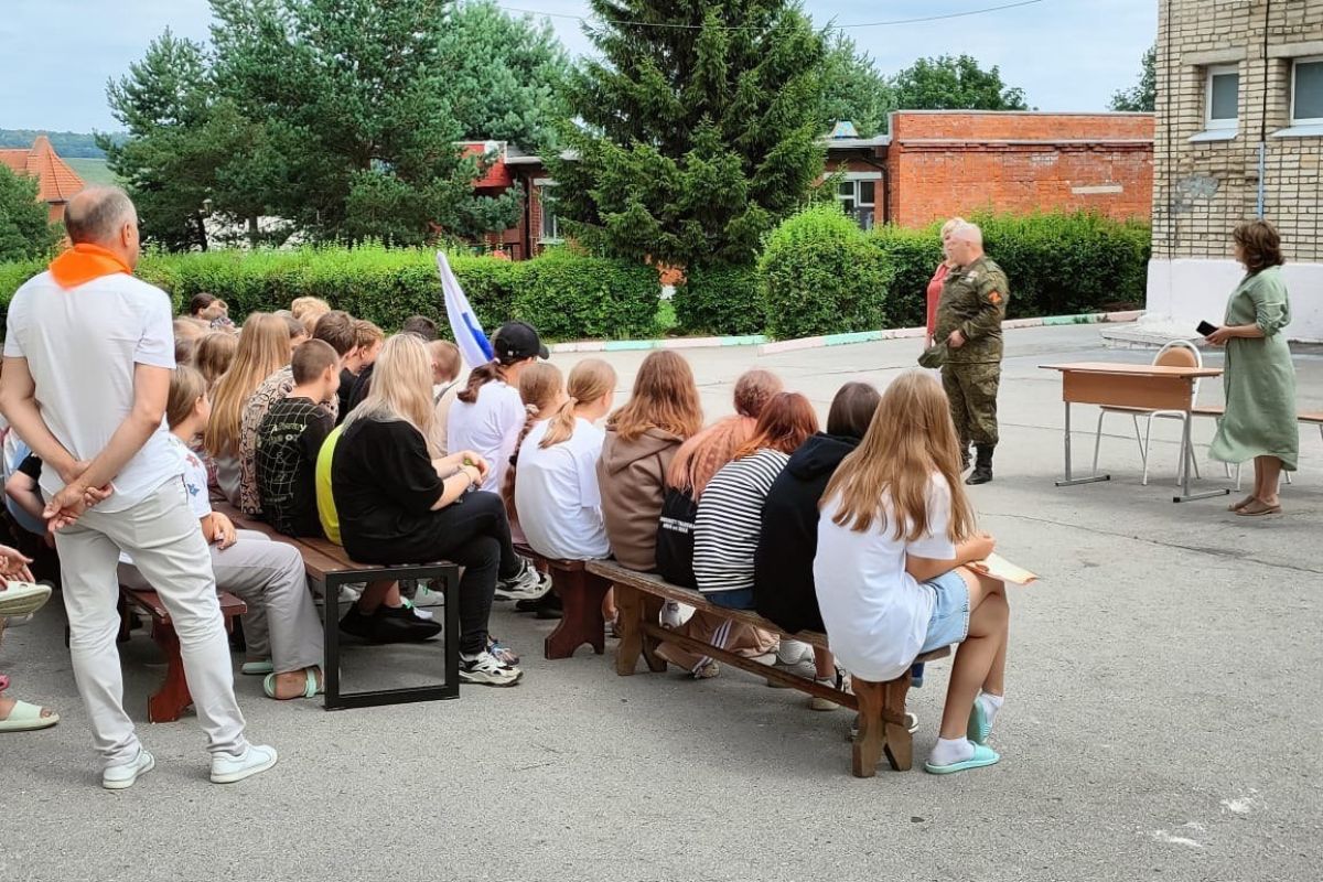 Ветеран СВО посетил военно-патриотический центр «Авангард»