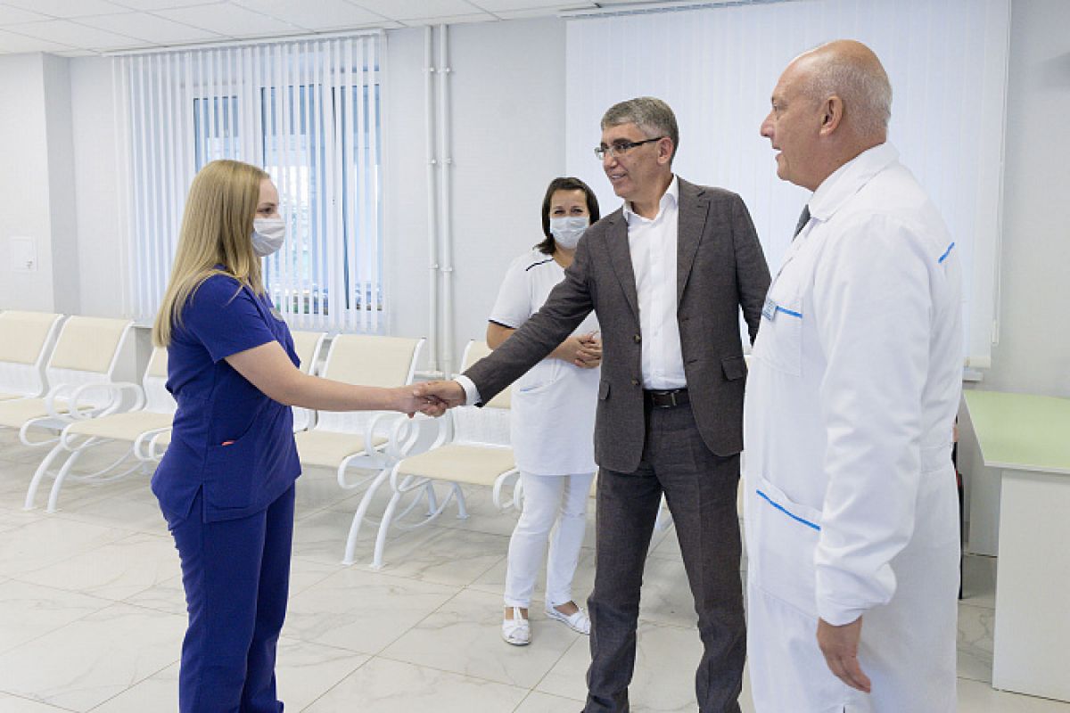 Дмитрий Миляев осмотрел отремонтированную поликлинику Ефремовской районной больницы
