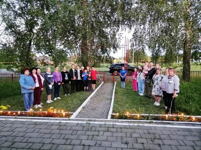 В посёлке Самарском зажгли Свечи Памяти