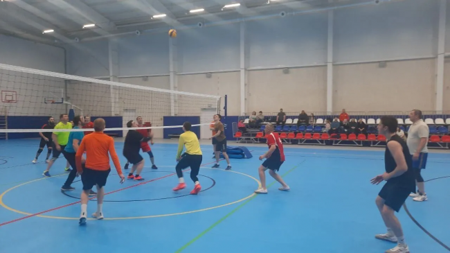 В ФОКе прошли очередные матчи районного волейбольного турнира