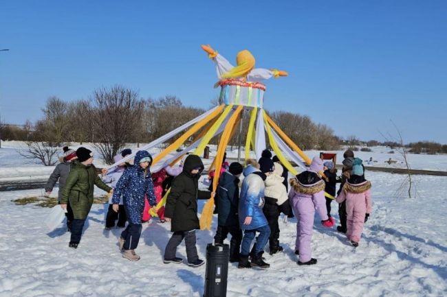 Куркинские школьники отпраздновали Масленицу на Конном дворе Куликова поля