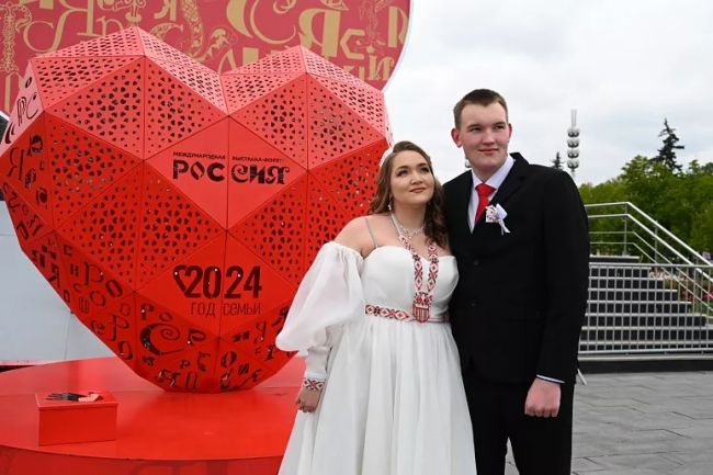 Пара из Тепло-Огаревского района поженилась на выставке «Россия» на ВДНХ