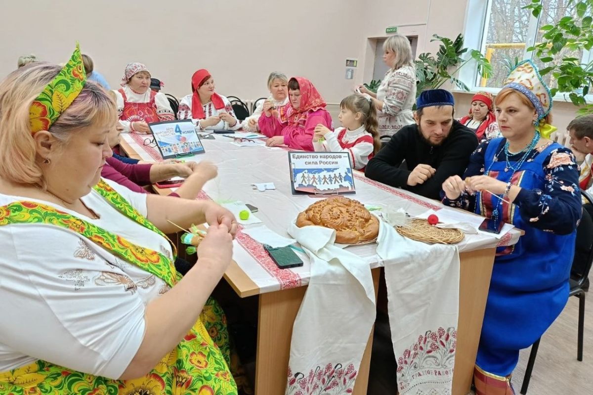 АРТ-встреча «Мы — единая семья!» АРТ-встреча «Мы — единая семья!»