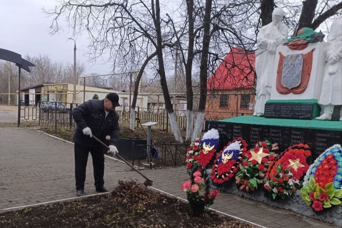 Работники Куркинского краеведческого музея активно участвуют в месячнике чистоты