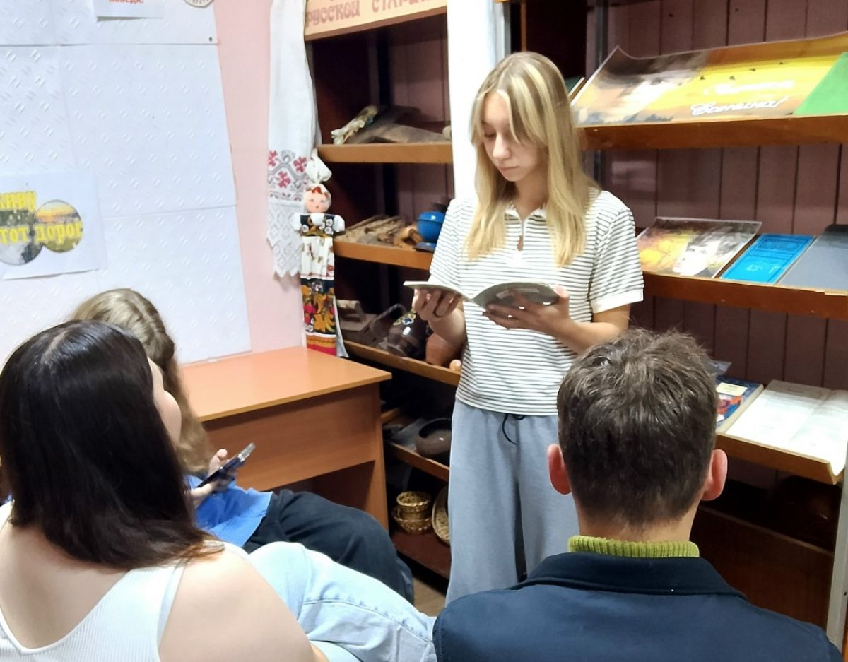 В Крестах прошел литературный час «Читая Сергея Есенина»