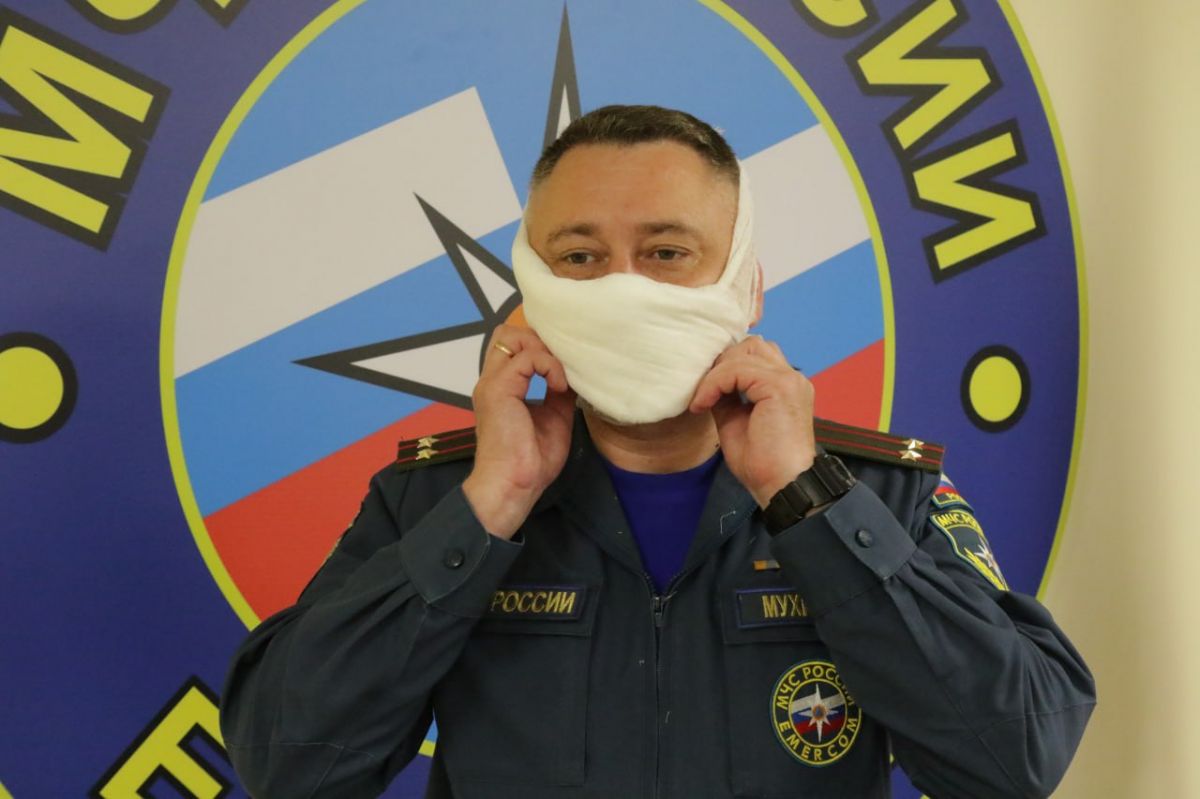 Взять противогаз и собрать «тревожный чемоданчик»