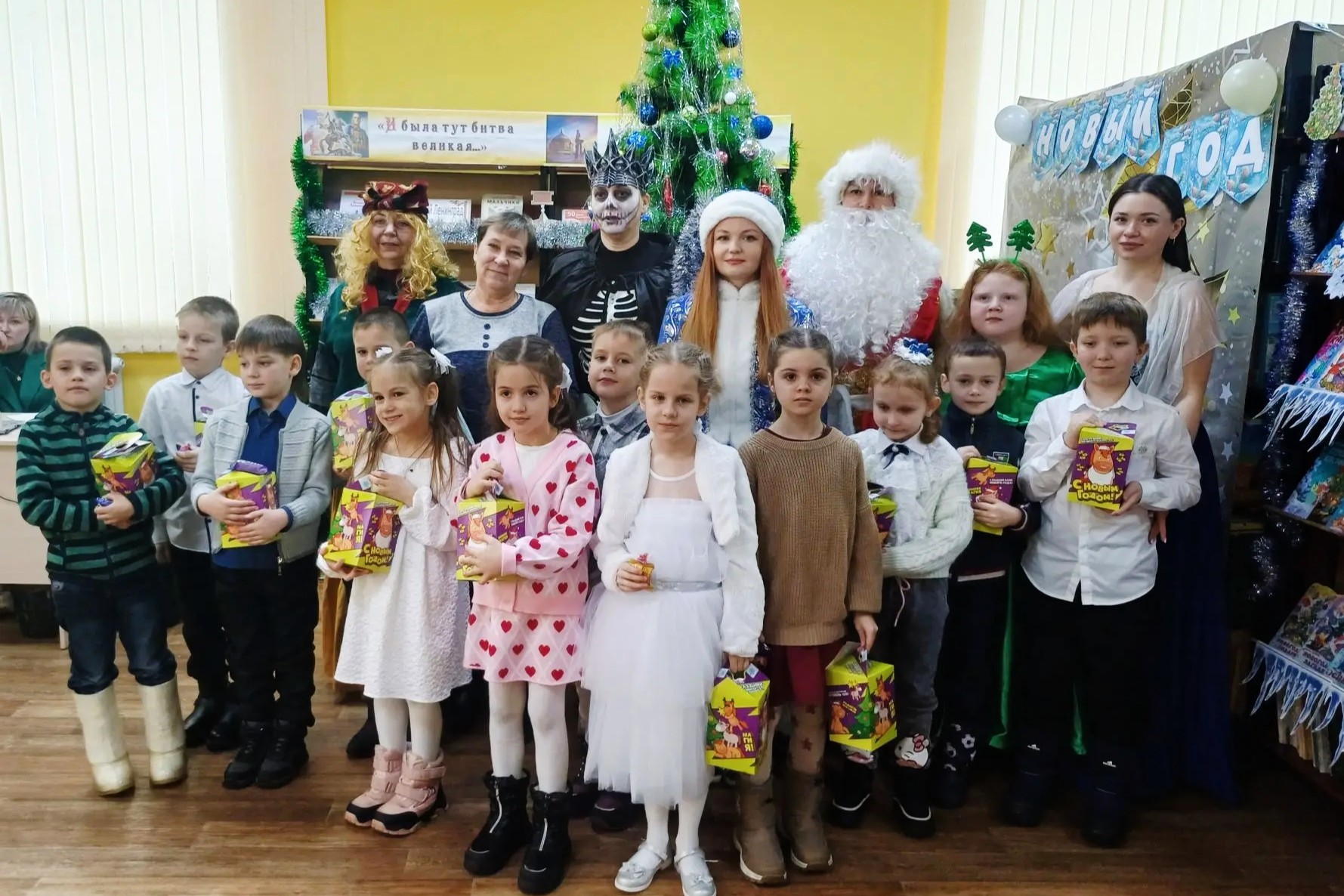 В Куркинской районной библиотеке состоялся новогодний утренник для детей