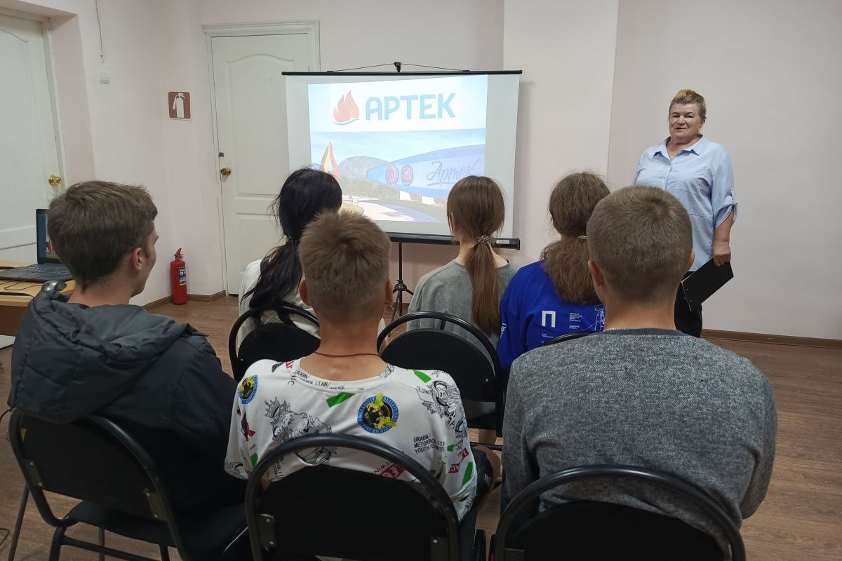Пионерская планета: в ДК рассказали об истории «Артека» Пионерская планета: в ДК рассказали об истории «Артека»