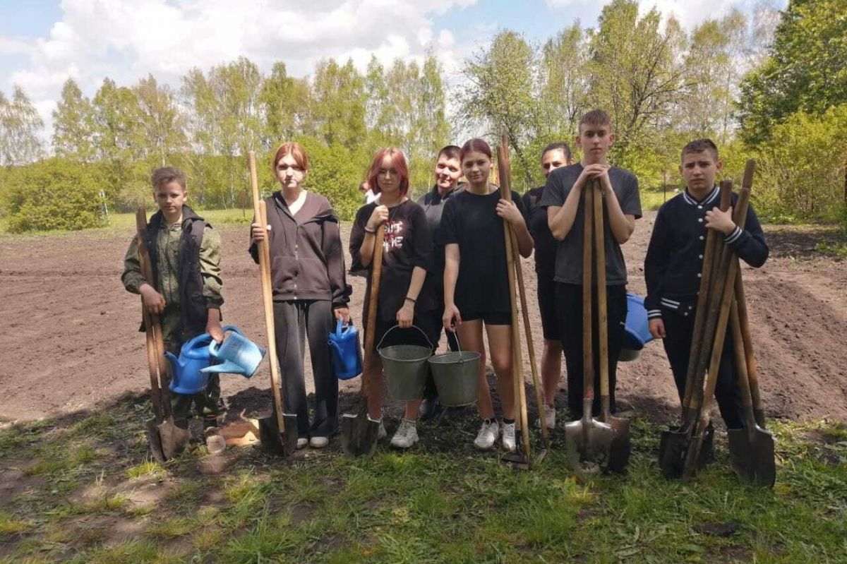 Весна в поле: в Михайловской школе идут посевные работы