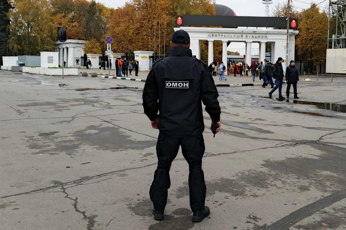 Тульские росгвардейцы обеспечили правопорядок во время проведения футбольного матча Тульские росгвардейцы обеспечили правопорядок во время проведения футбольного матча