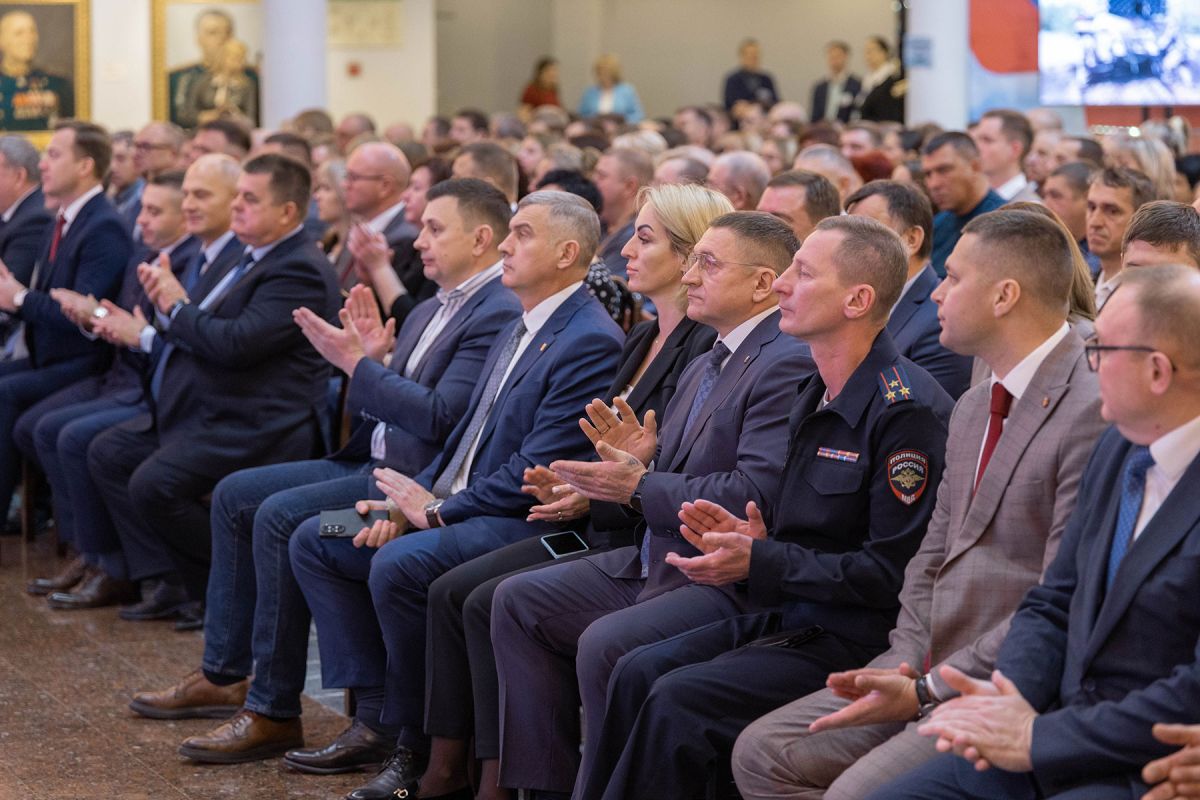В Туле наградили работников дорожного хозяйства В Туле наградили работников дорожного хозяйства