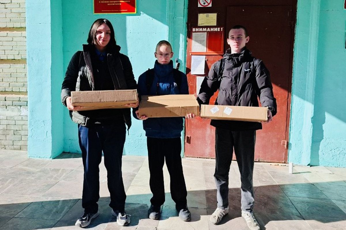 Елена Гребнева оказала содействие юным волонтерам из Донского