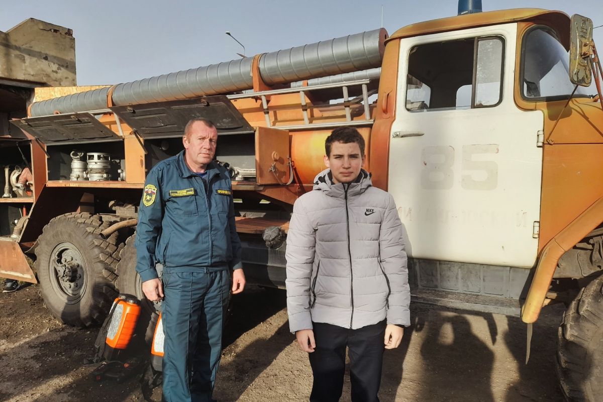 Старшеклассники на экскурсии в пожарной службе