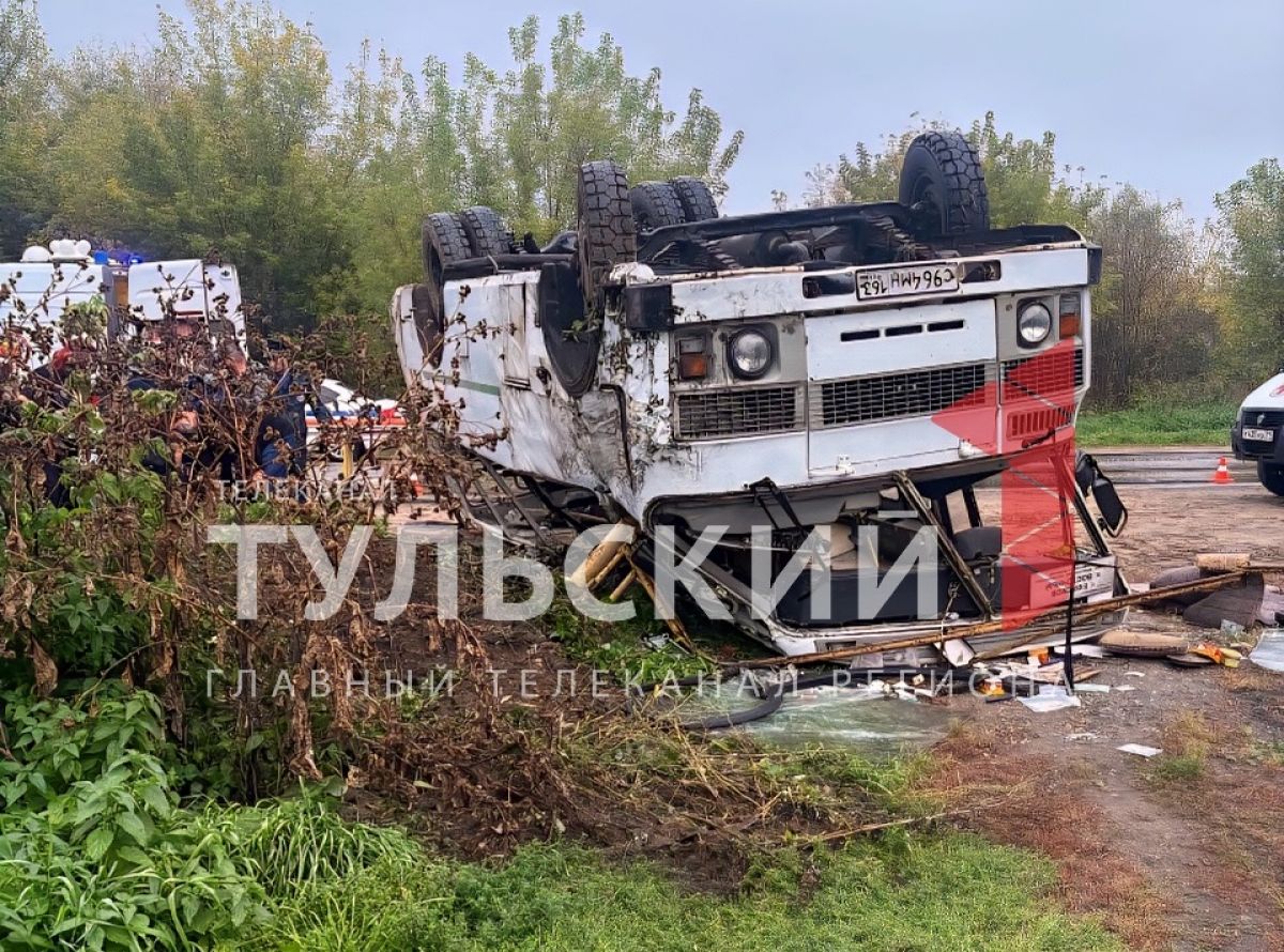 В ДТП с пассажирским автобусом под Ефремовом пострадали 15 человек