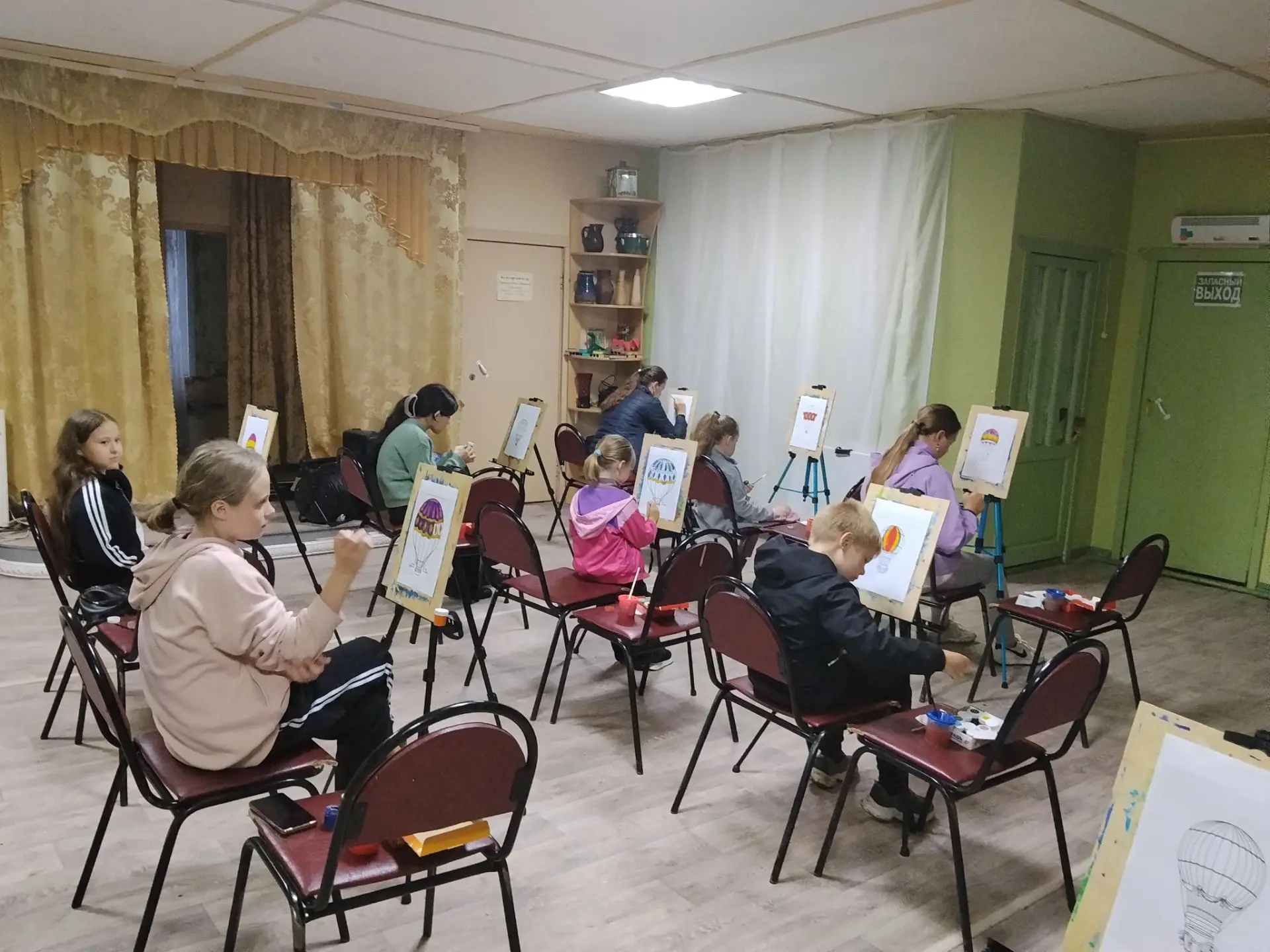 В Куркино художественный пленэр «Газона» перенесли под крышу В Куркино художественный пленэр «Газона» перенесли под крышу