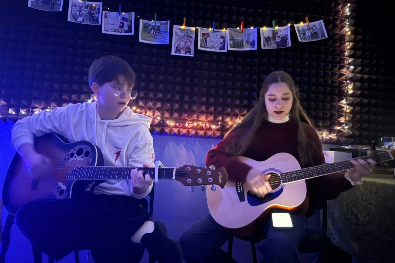 Гитара, диалог и творчество: музыкальный вечер в Куркинском ЦВР