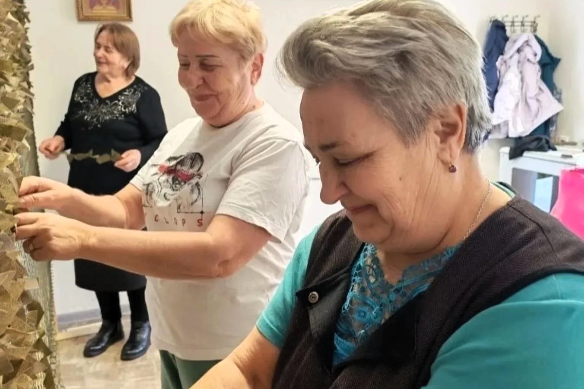 Жители села Сомово Одоевского района сплели первую масксеть бойцам СВО