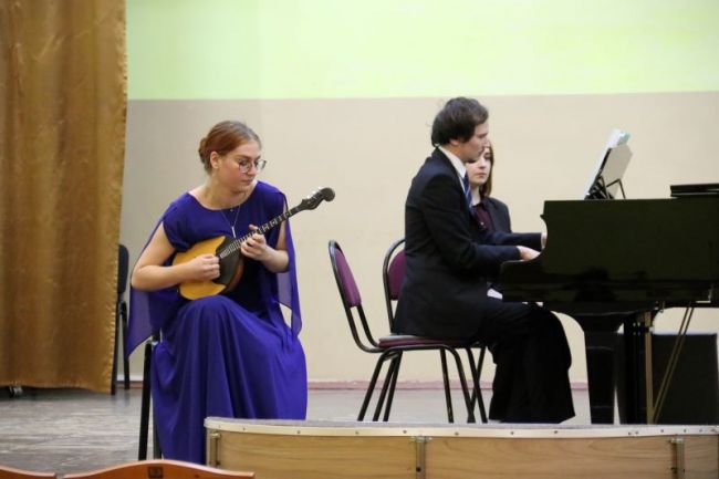 В Новомосковске завершился IV Всероссийский конкурс исполнителей на струнных народных инструментах «Три заветные струны»